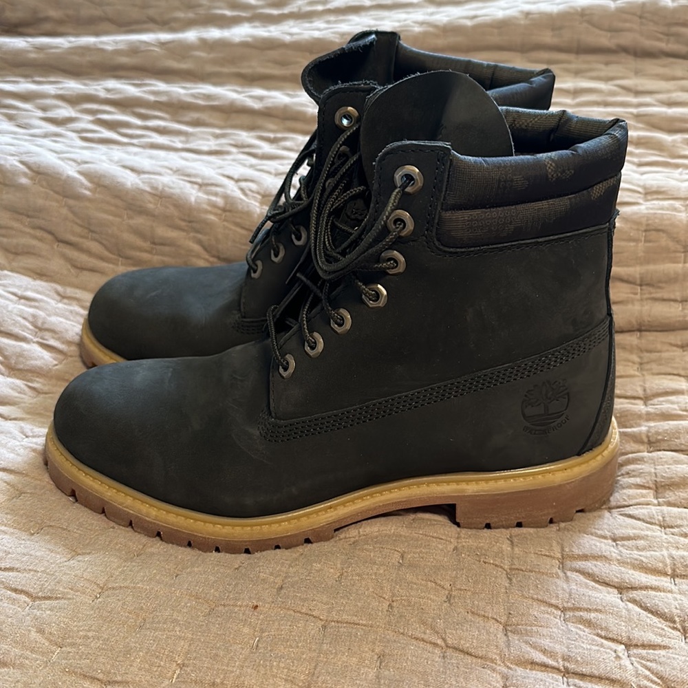 Timberland men’s dark green/camo boot, men’s size 9.5 like new